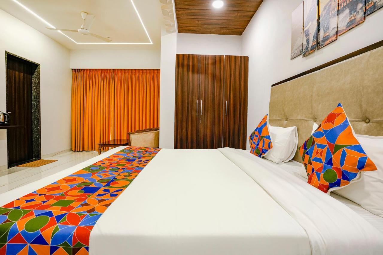 Fabhotel Swaraj Shirgaon  Bagian luar foto