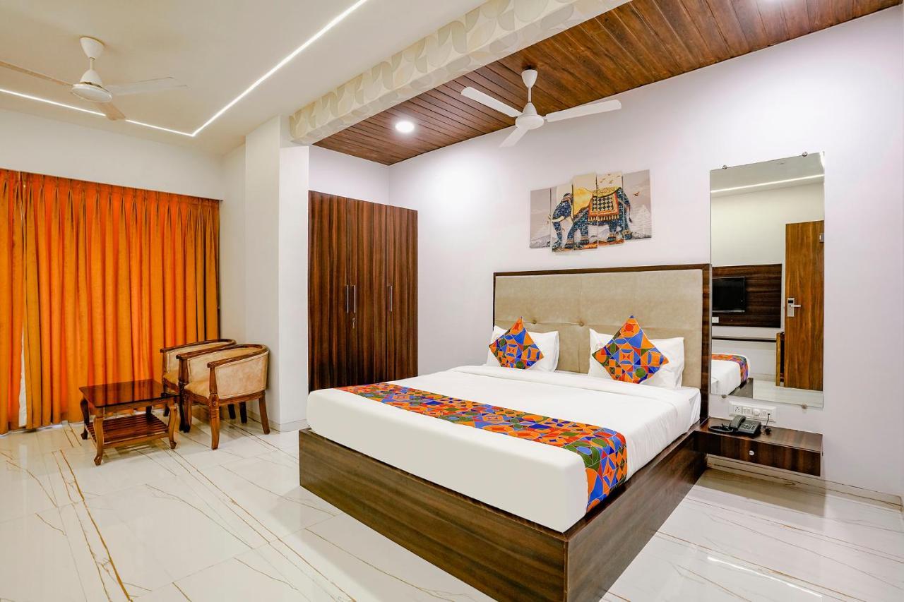Fabhotel Swaraj Shirgaon  Bagian luar foto