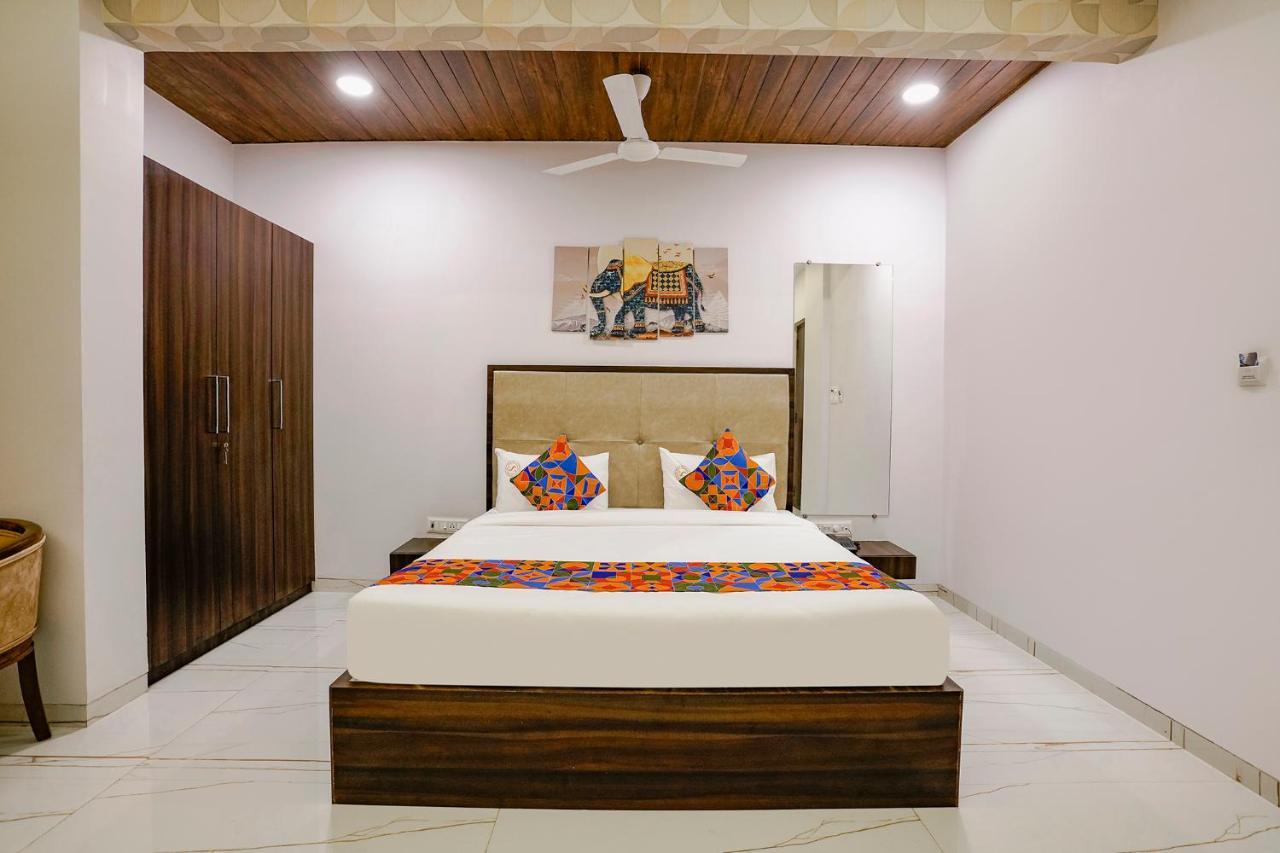 Fabhotel Swaraj Shirgaon  Bagian luar foto