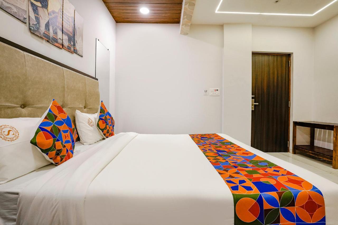 Fabhotel Swaraj Shirgaon  Bagian luar foto