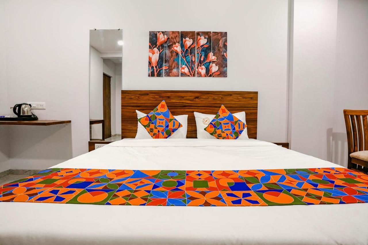 Fabhotel Swaraj Shirgaon  Bagian luar foto